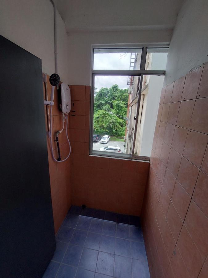 Albergue Swanling Kuching Exterior foto